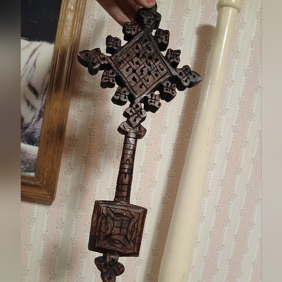 Handmade carved wooden key - decorative wall hanging or gift - Picture 9 of 9